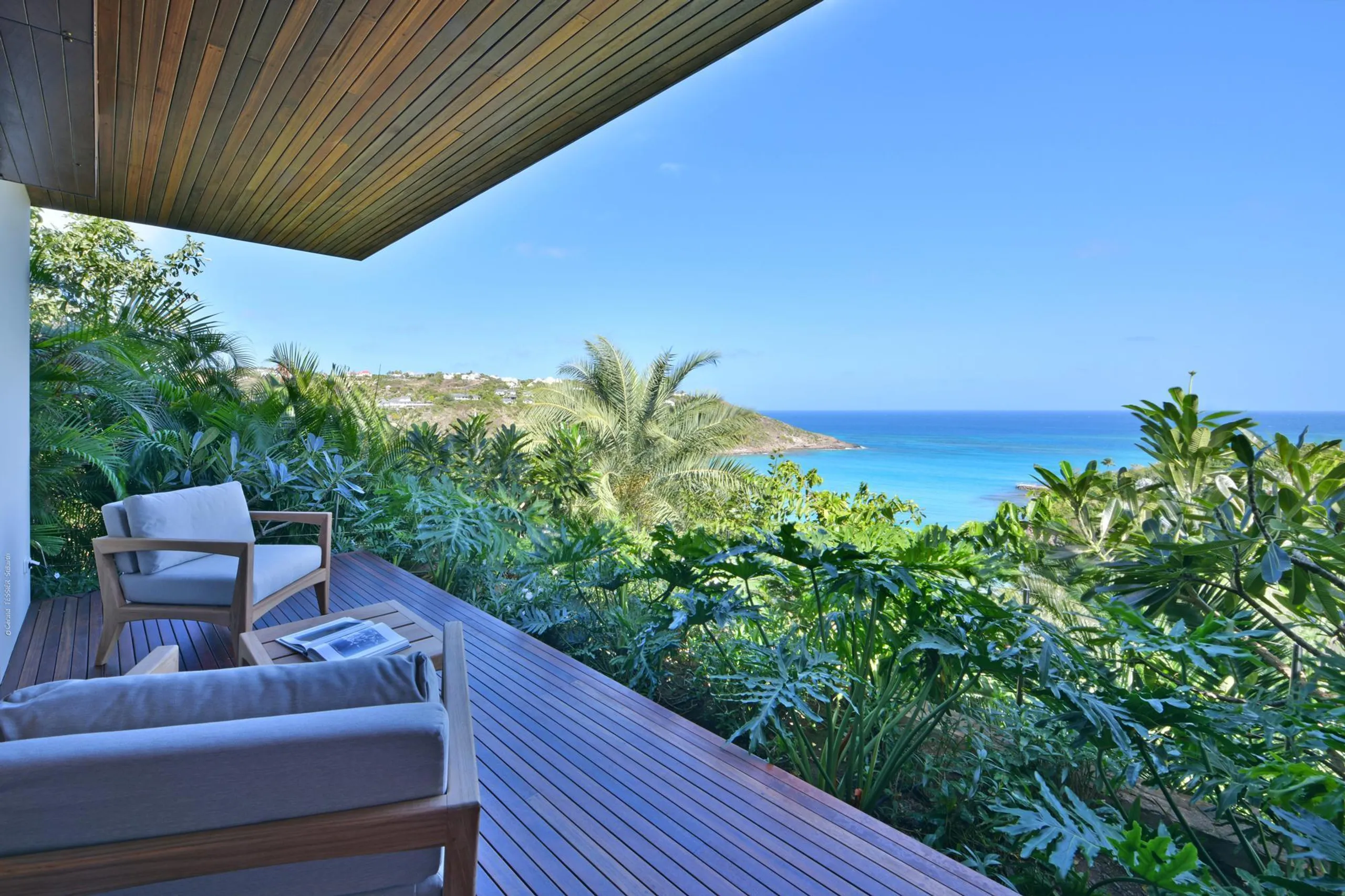 Expansive Eco- Estate with Private Pool and Movie Theater — photograph 4