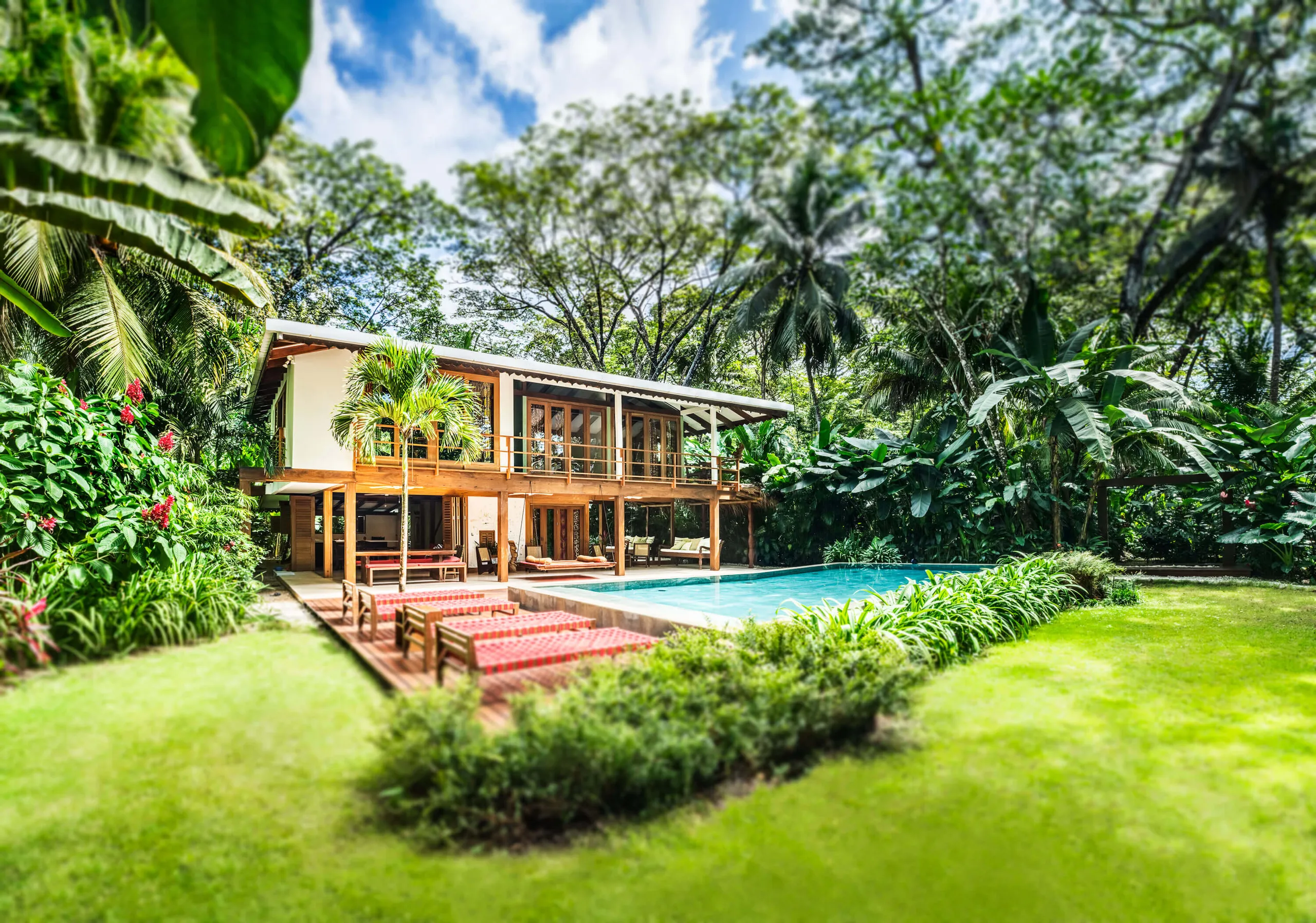 Tropical 4 Bedroom Villa with Private Pool, Beach Access, and Lush Gardens — photograph 8