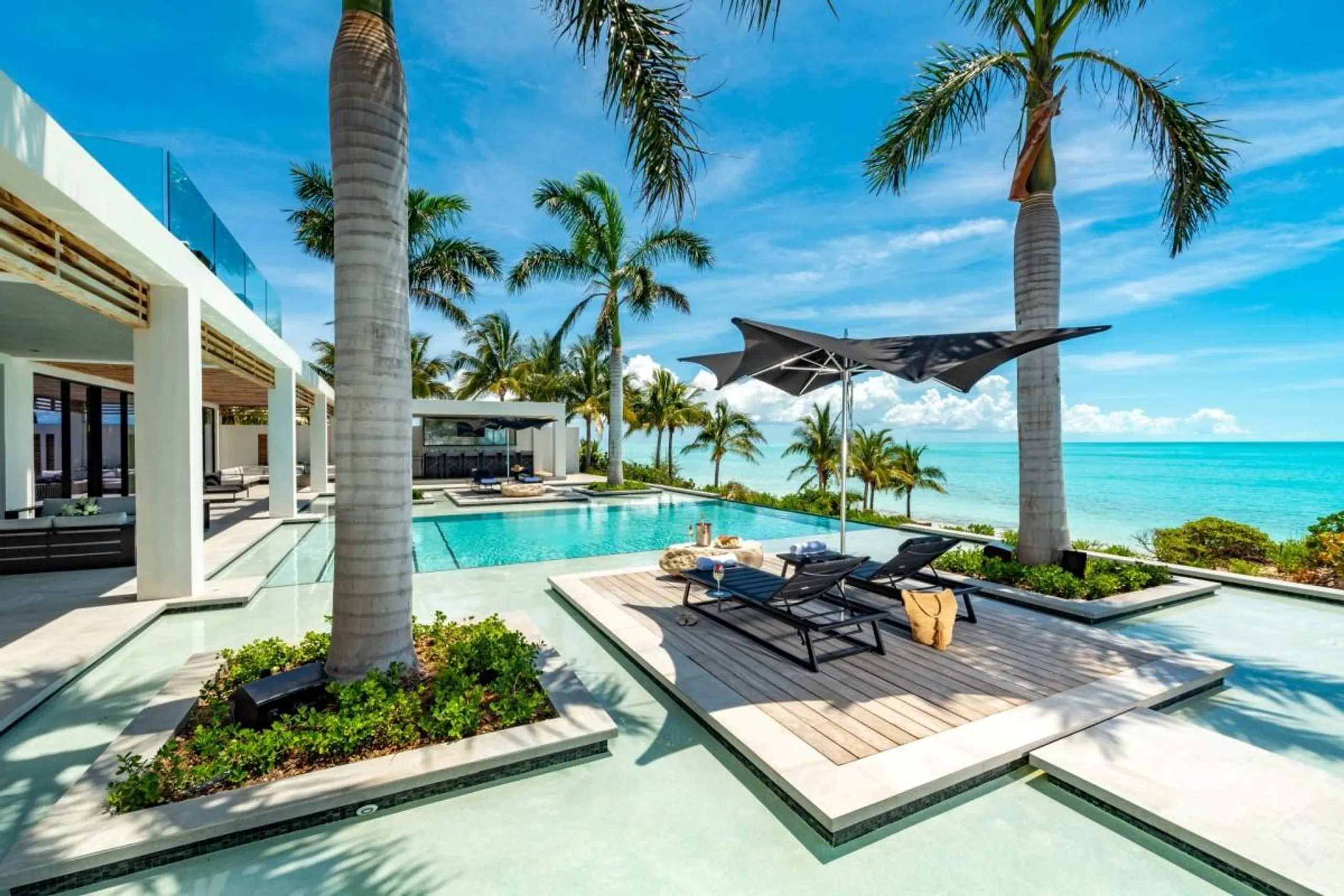 Private Contemporary Estate with Infinity Pool and Panoramic Ocean Views, Long Bay Beach