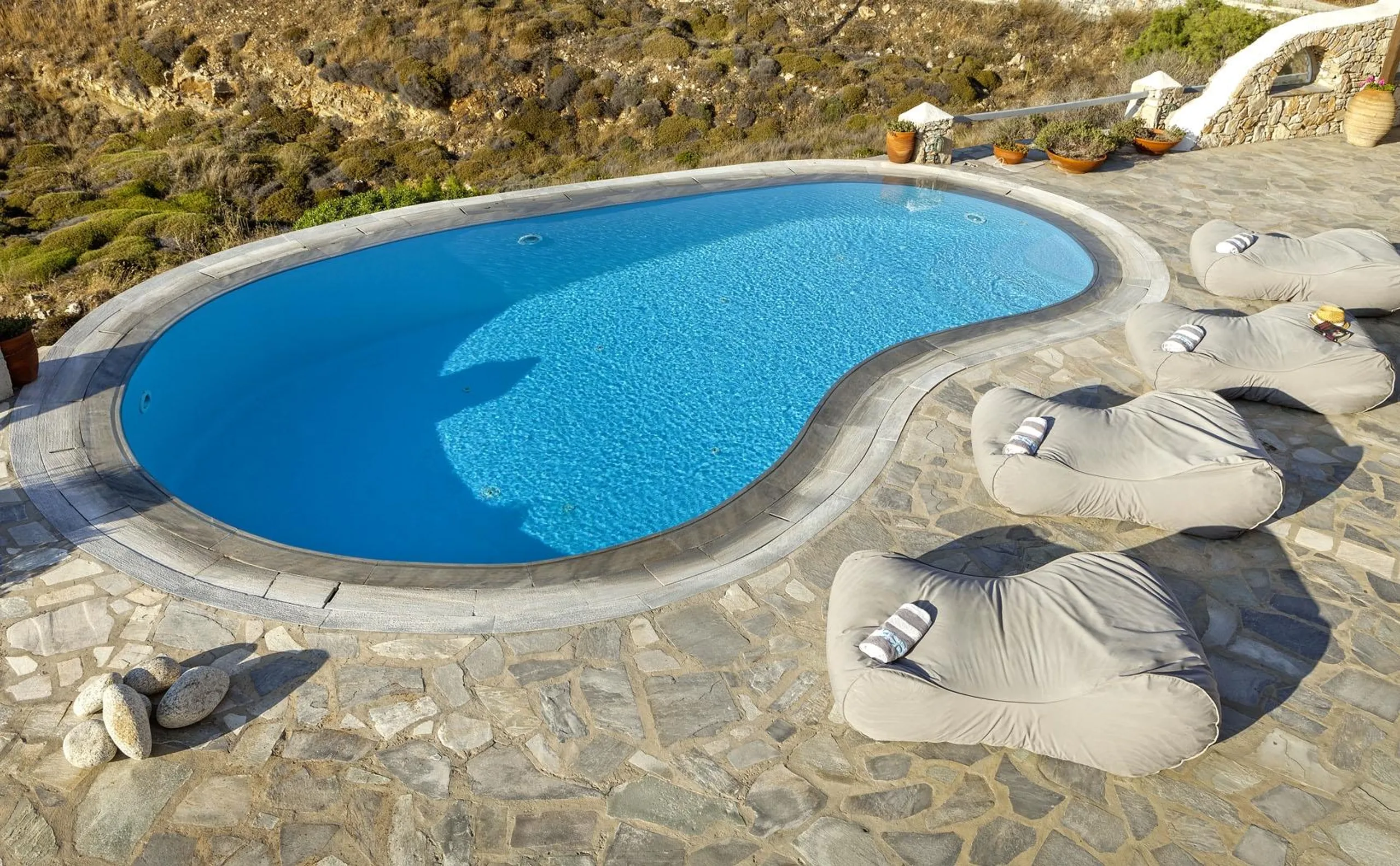 Grandiose Oceanside Villa in Mykonos with Crystalline Pool — photograph 5