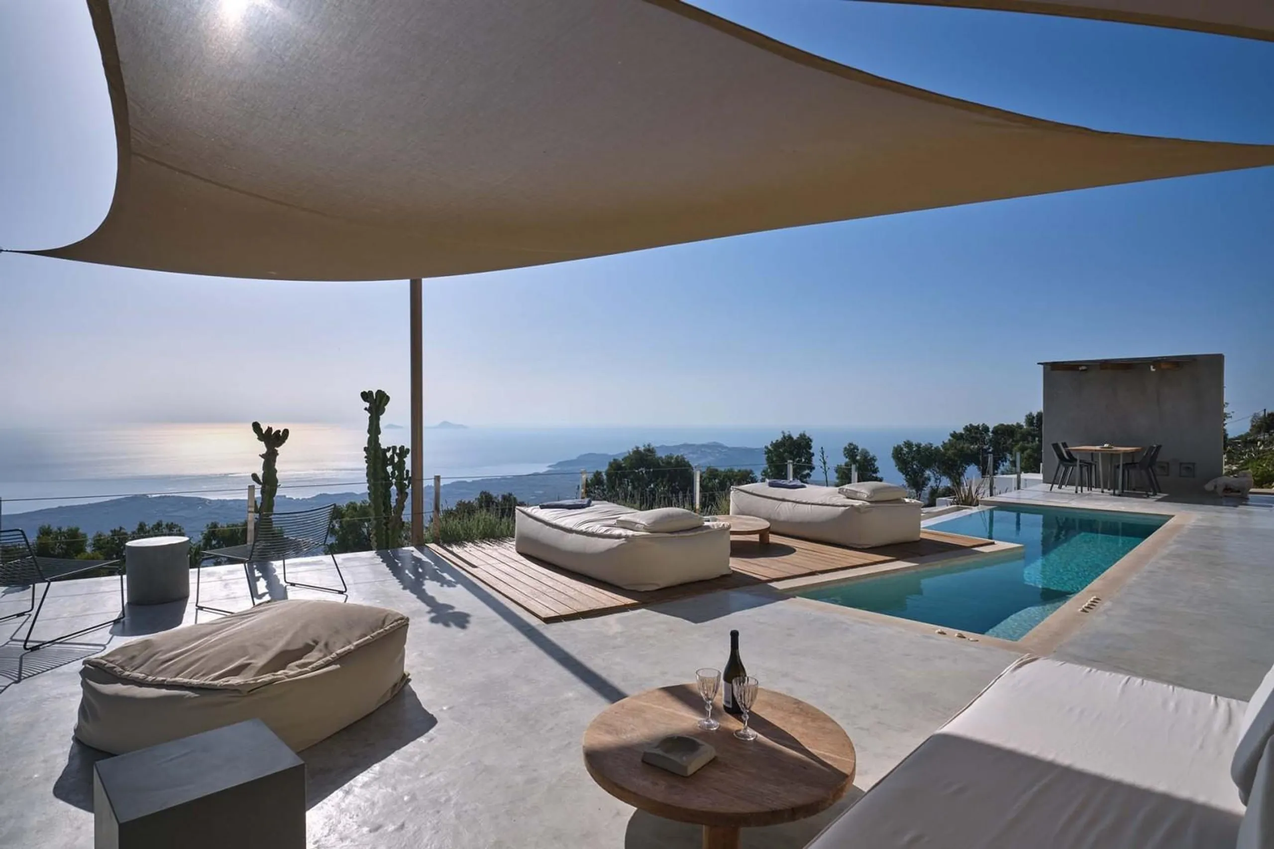 Sumptuous Sanctuary Villa with Private Infinity Heated Pool and View of The Peninsula of Akrotiri — photograph 5