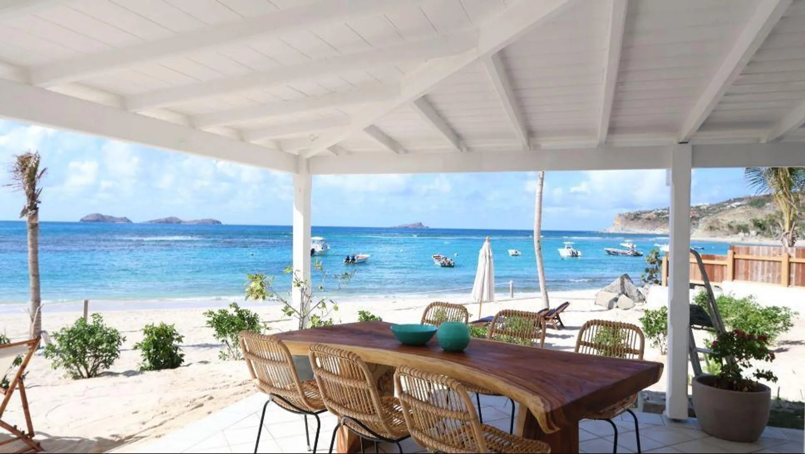 Relaxing Oasis Villa with Ocean Views and a Jacuzzi in St. Barths — photograph 2