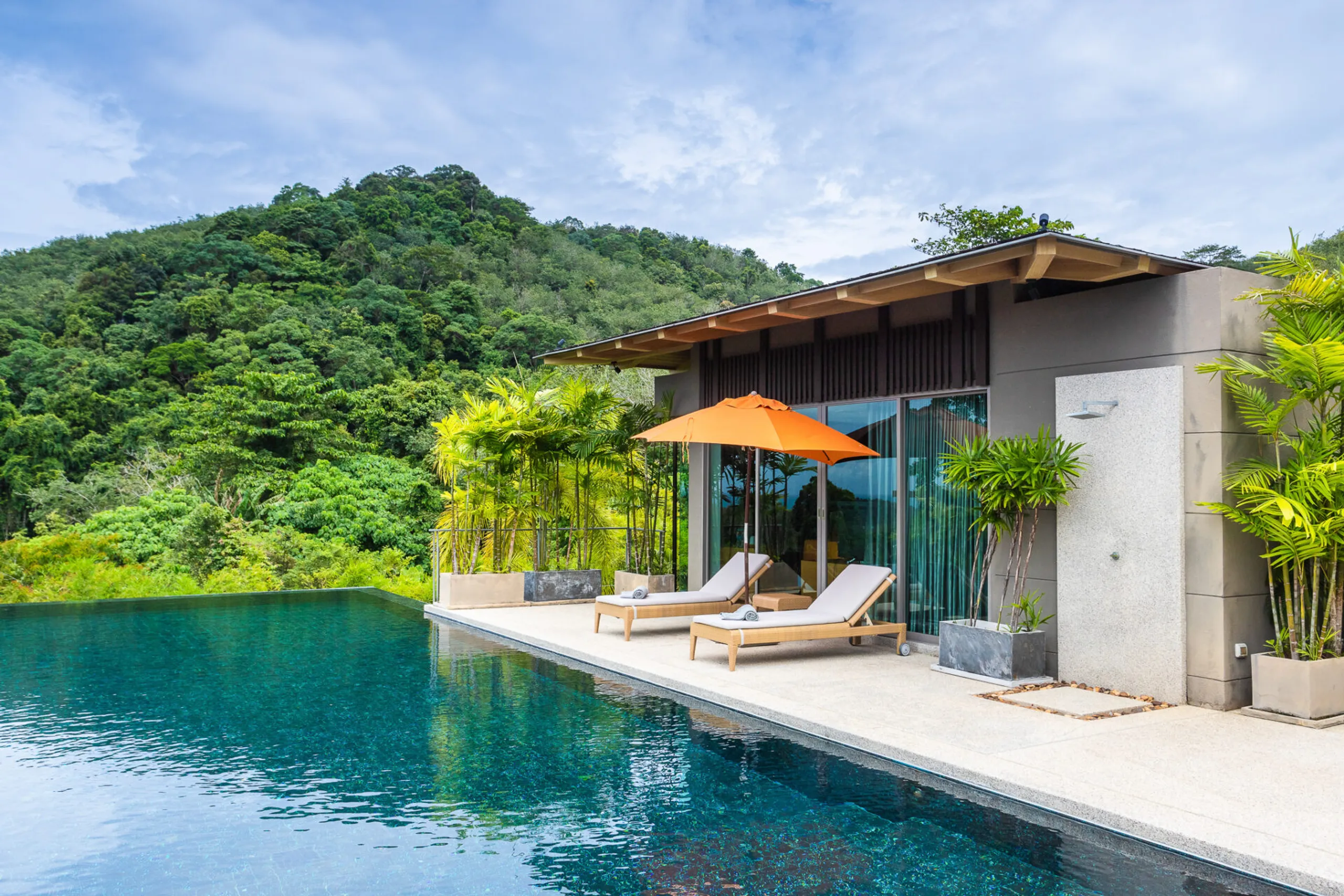 Magnificent Villa in Phuket with Private Pool and Stunning Ocean Views — photograph 3