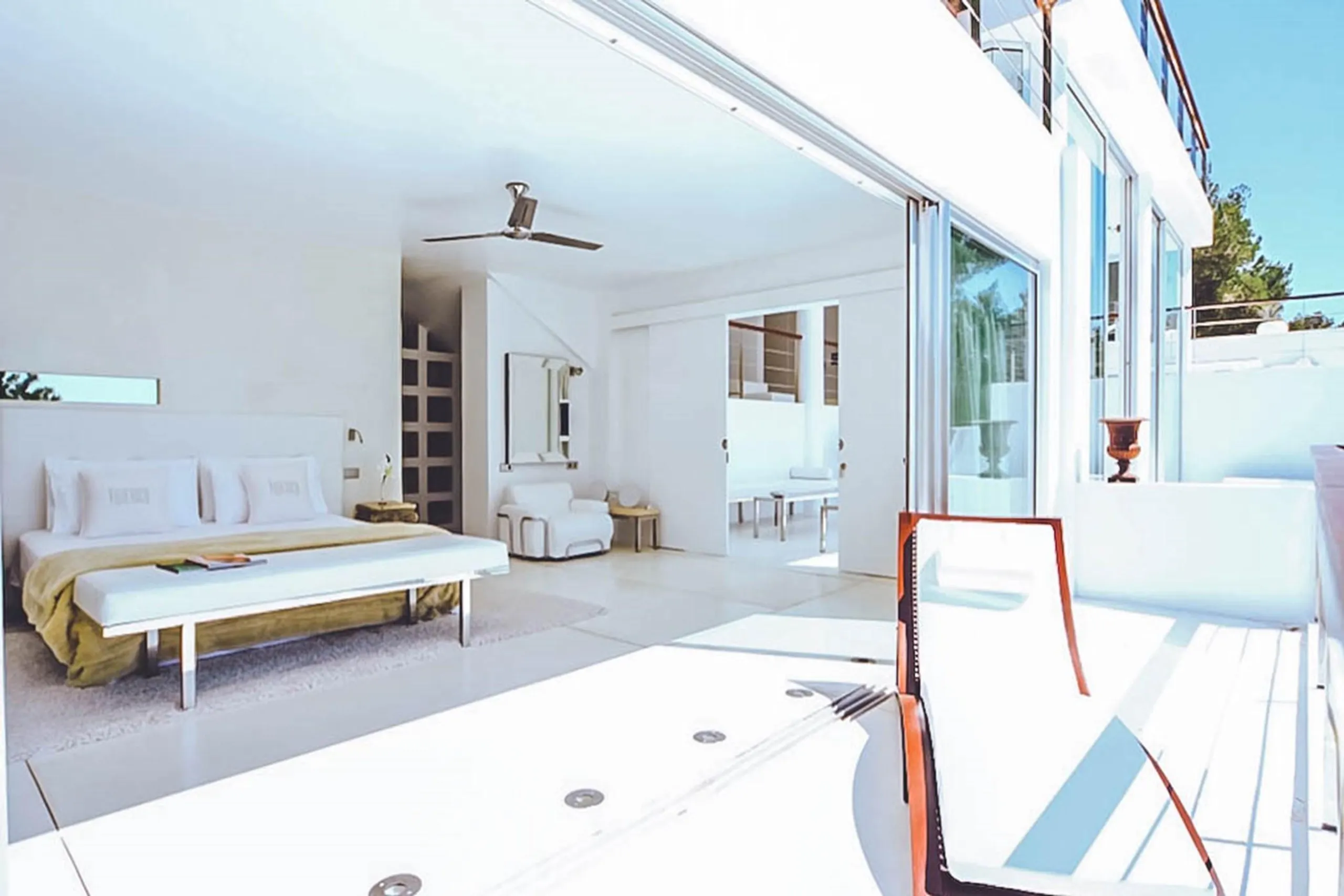 Lavish Villa in Ibiza with Pool and Breathtaking Panoramic Views — photograph 10