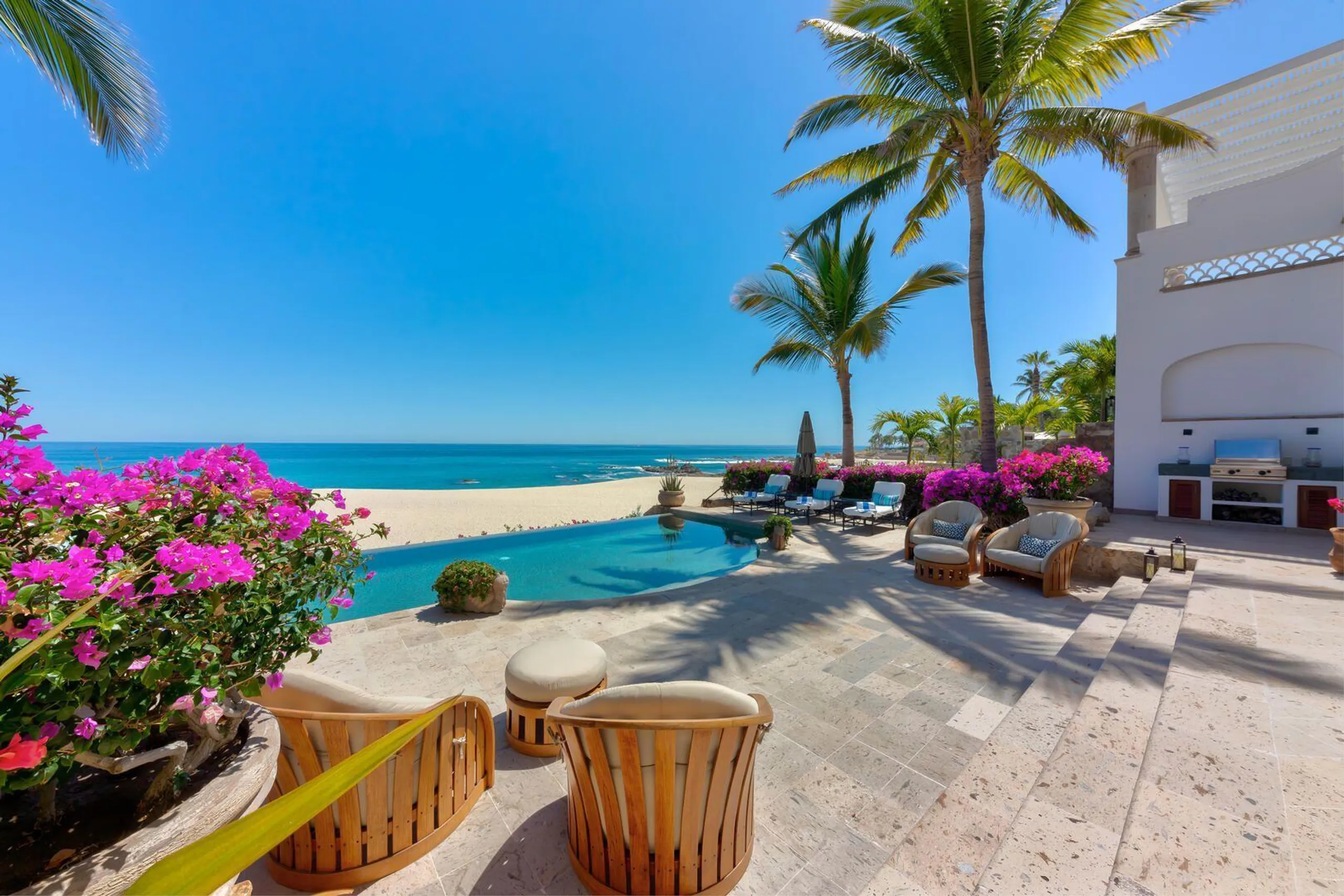 Contemporary Villas Del Mar Luxe Beachfront Estate with Infinity Pool — photograph 6