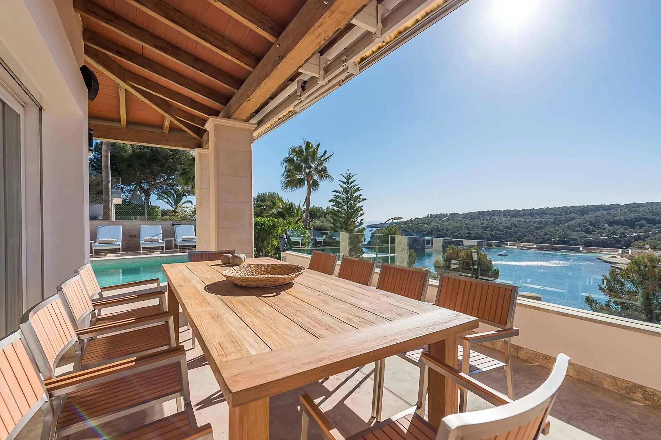 Escape to Paradise  Luxury Villa with Ocean Views and Poolside Bliss — photograph 7