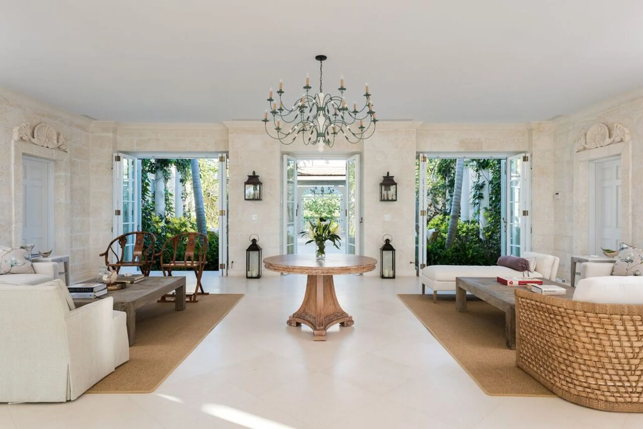 Serene Neo-Classical Villa on Grace Bay Private Pool, Manicured Gardens & Oceanfront Views — photograph 7