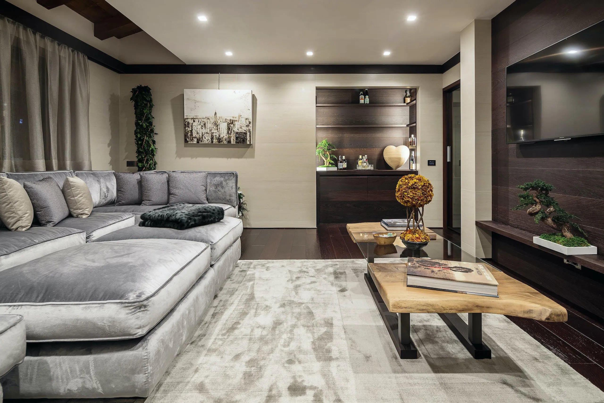 Charming Luxury Chalet with Home Theater and Spa — photograph 8