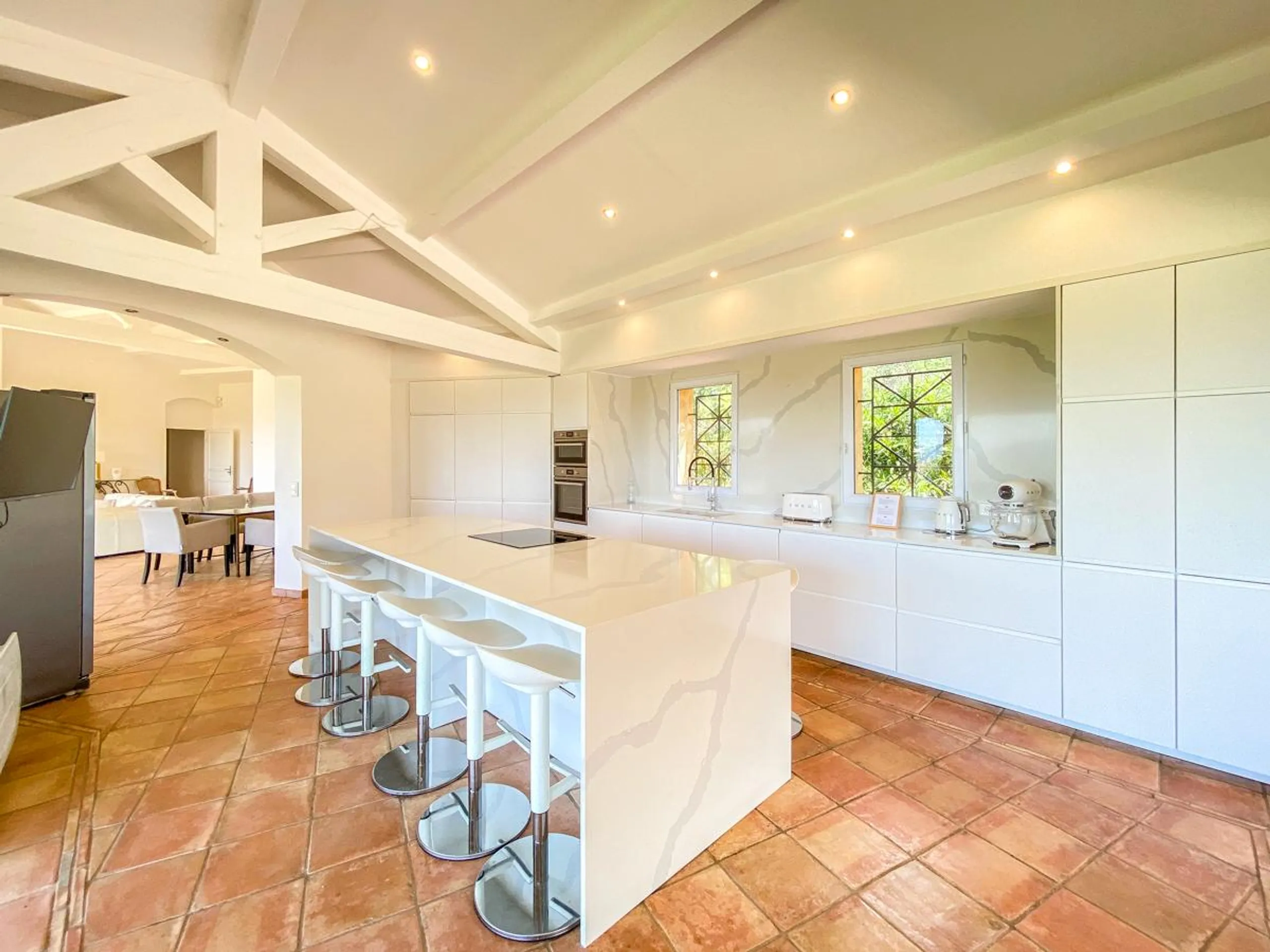 Stunning Hillside Villa with Heated Swimming Pool and Gulf Views — photograph 10