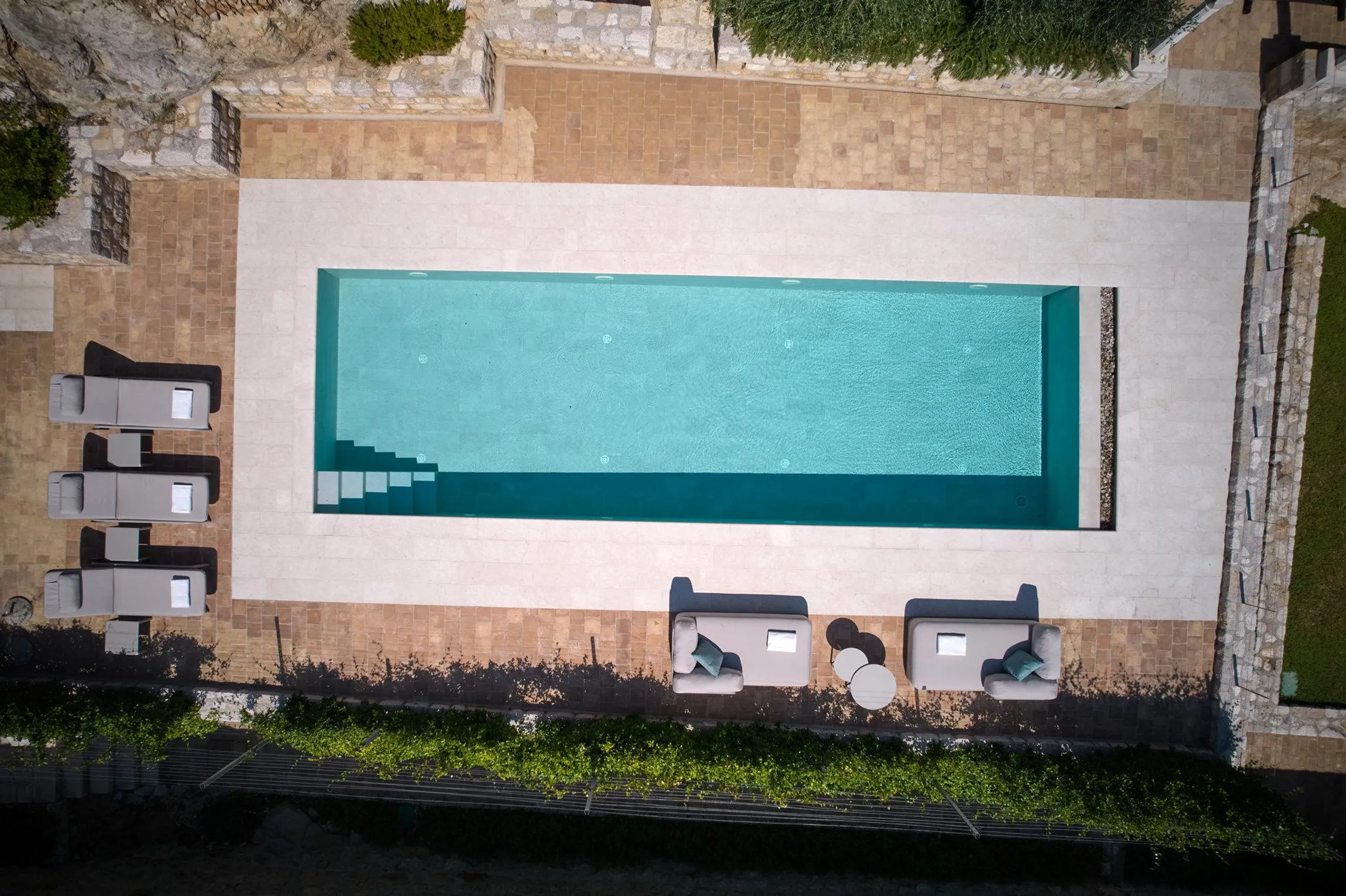 Elegantly Appointed Villa with Private Pool and Lush Surroundings — photograph 4