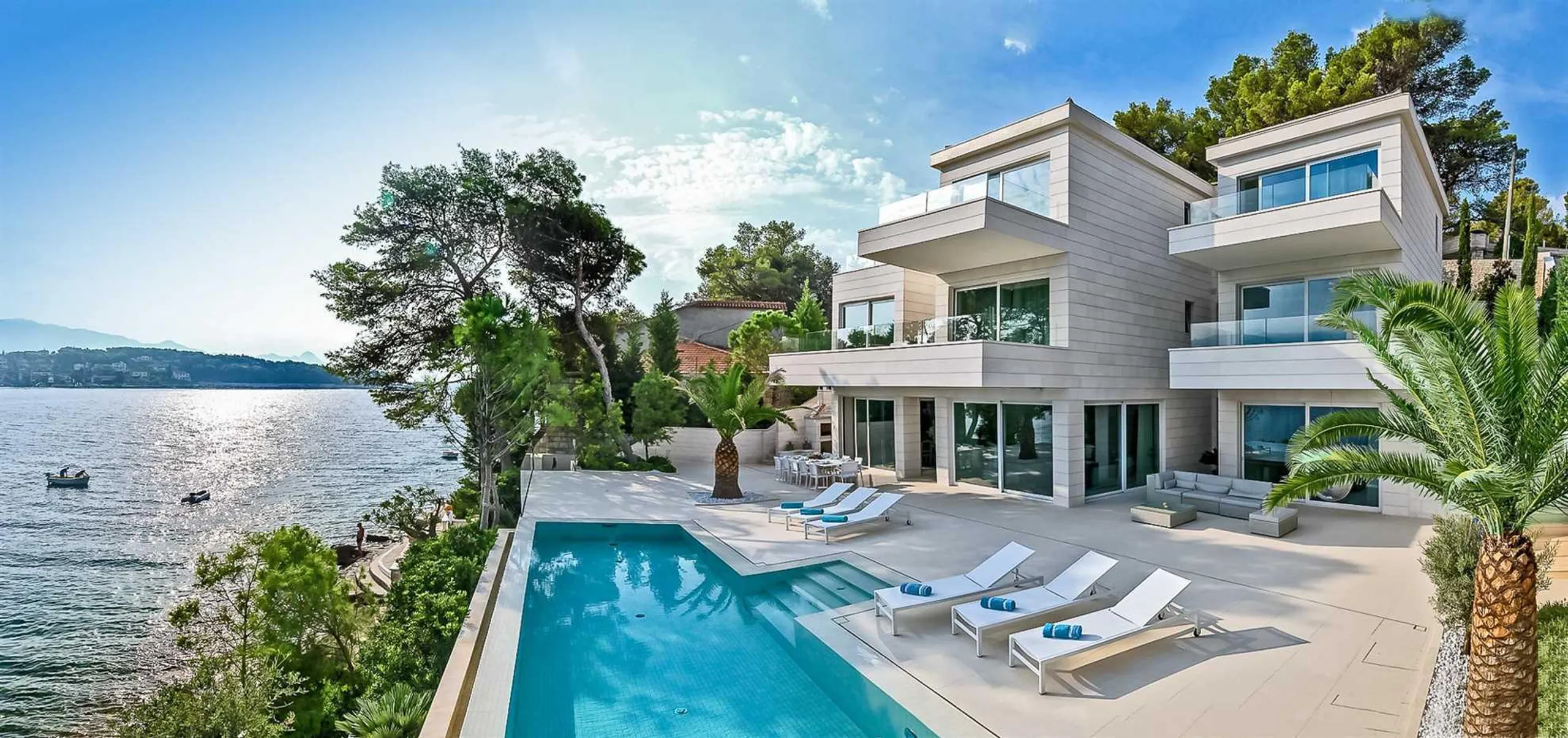 Decorated 6Bedroom Villa with Private Infinity Pool and Sea Views, Split