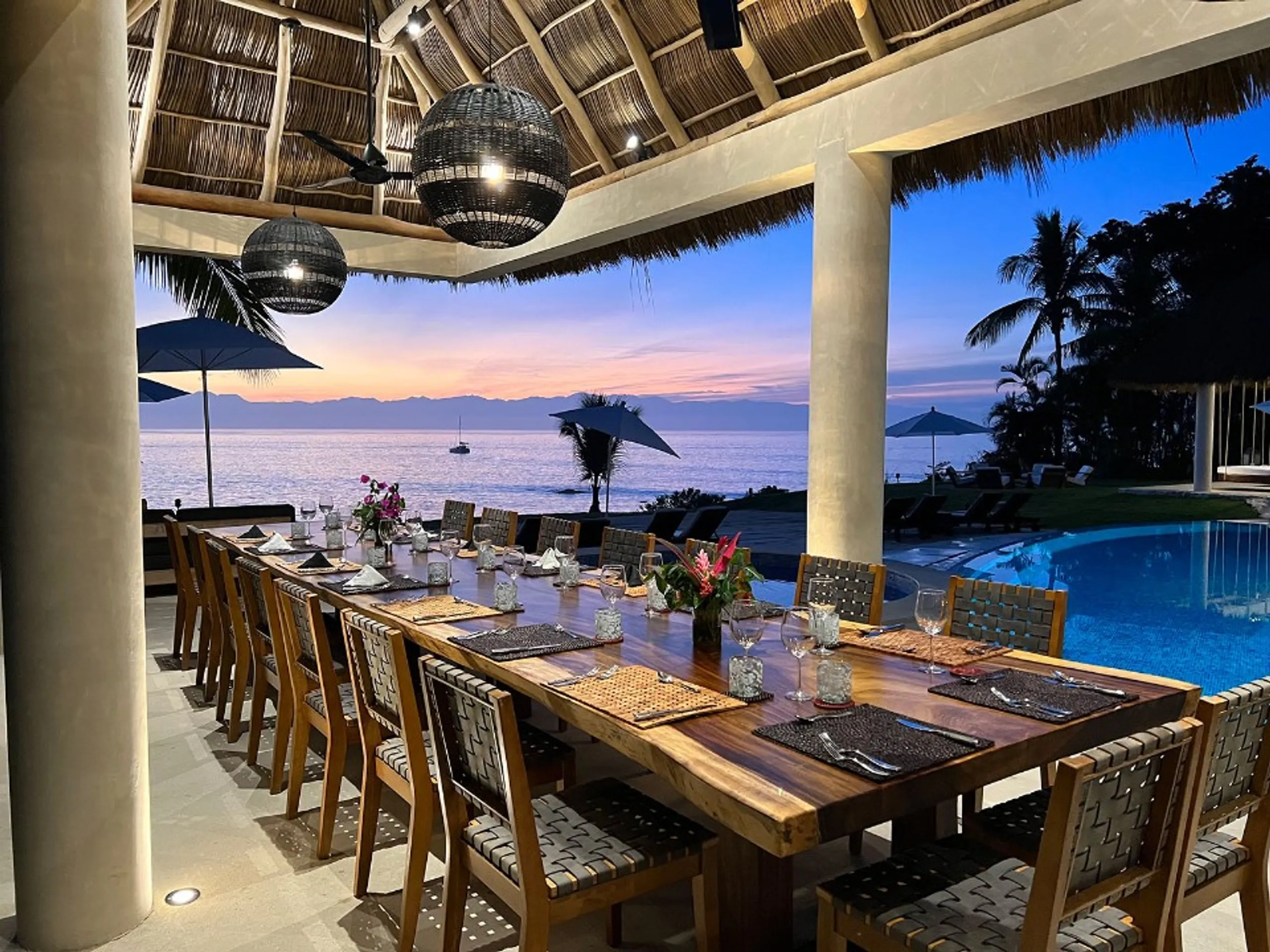Resplendent La Punta Villa with Infinity Pool & Surf Break Access — photograph 7