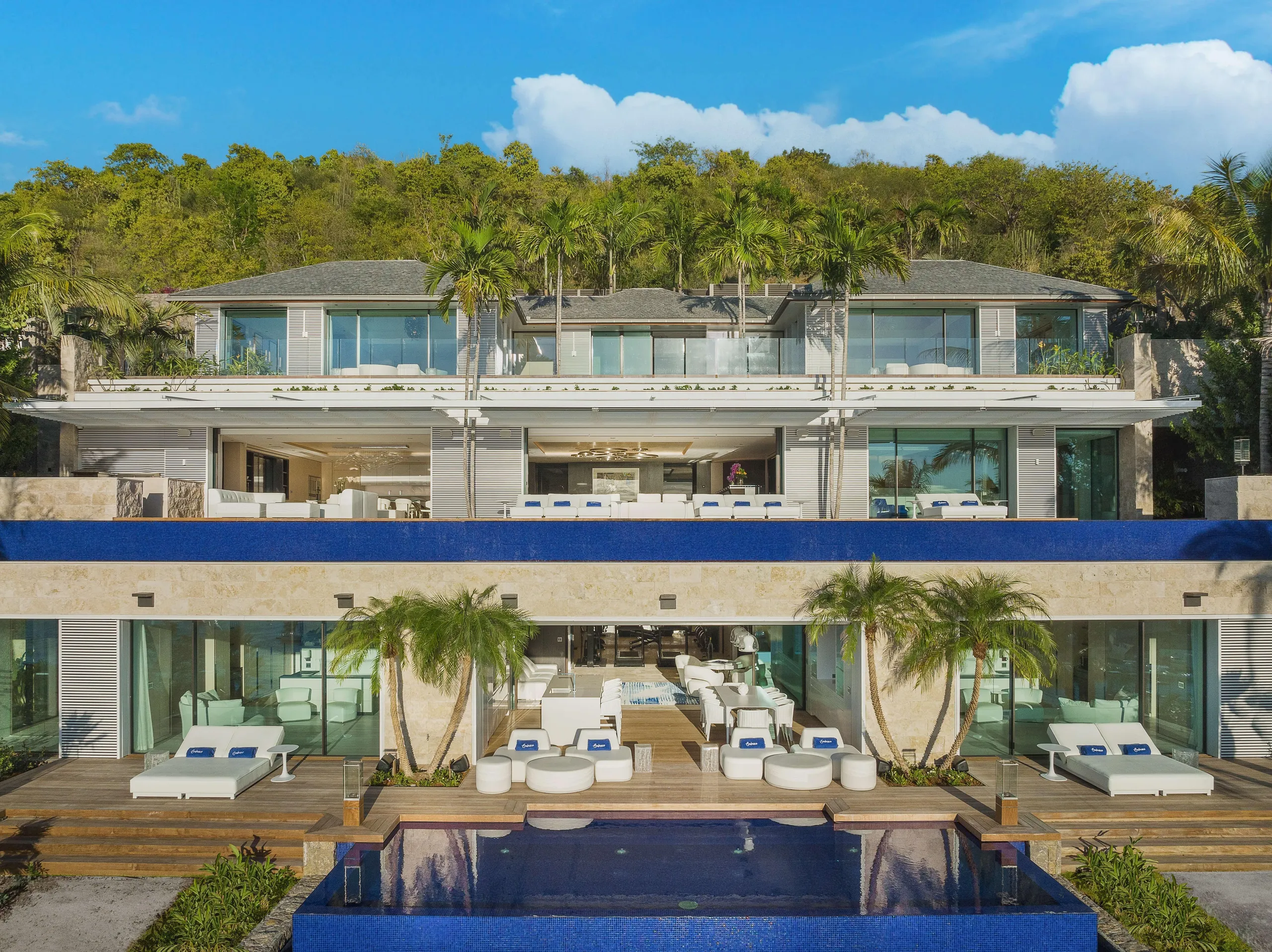 Majestic Ultra Villa with Infinity Pools and Ocean Views — photograph 9