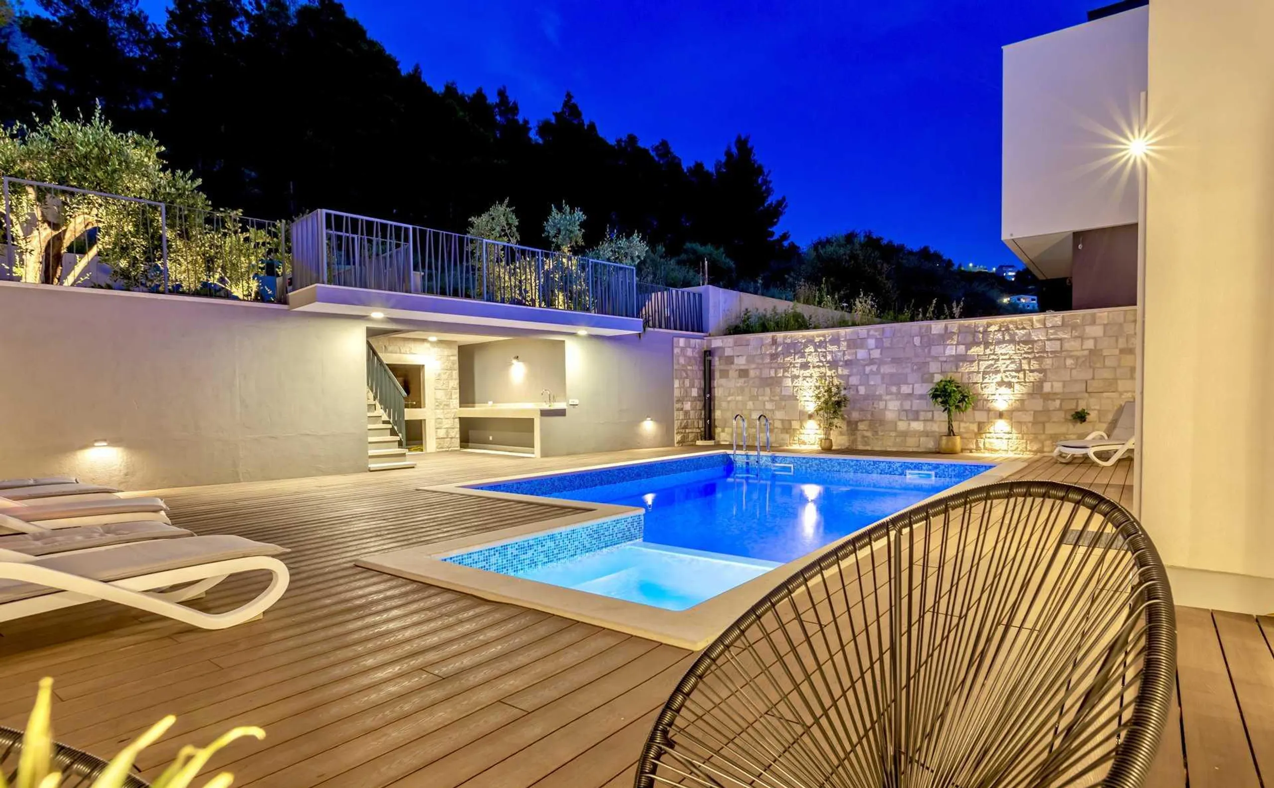 Magnificent Villa Haven with Pool, Jacuzzi in the Heart of Split, Podstrana