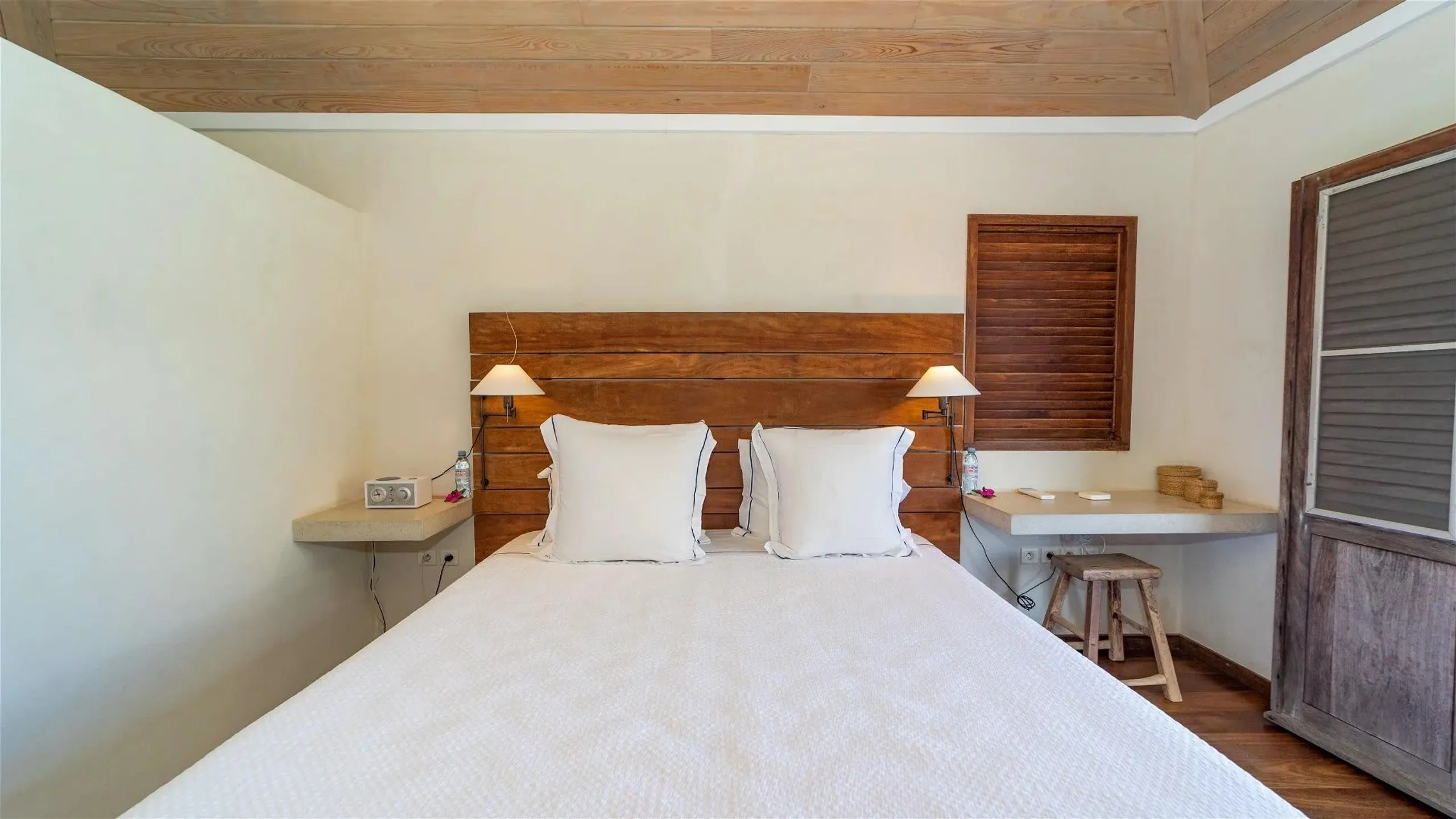 Panoramic Oceanview Villa with Pool — photograph 11