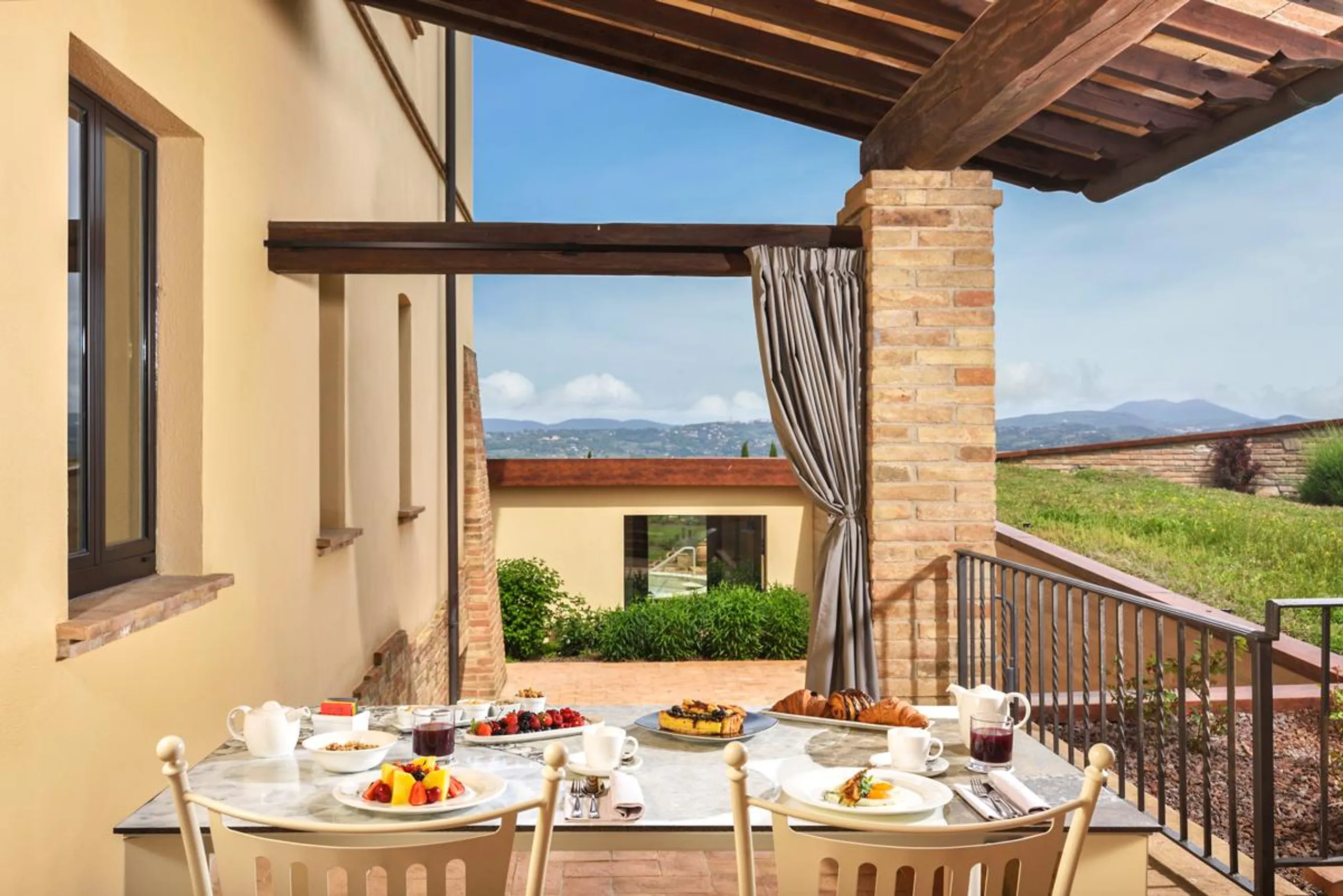 Posh Villa with Private Pool and Scenic Views in Torgiano