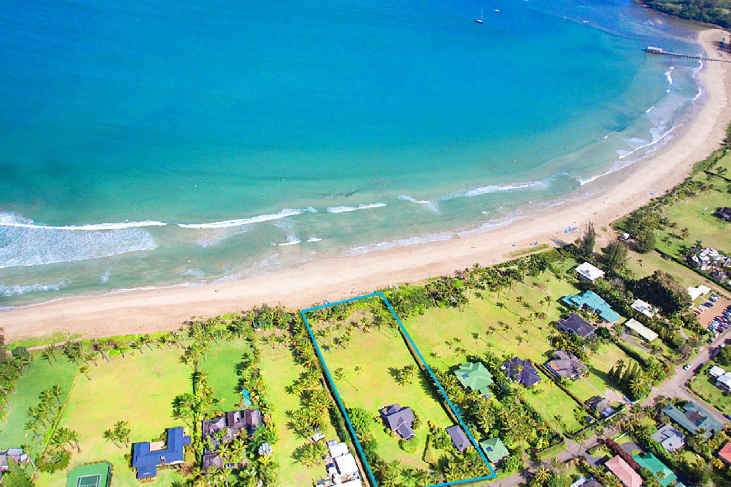 Gorgeous Bay Villa with Lush Garden Grounds with Sweeping Views of Hanalei Bay — photograph 2