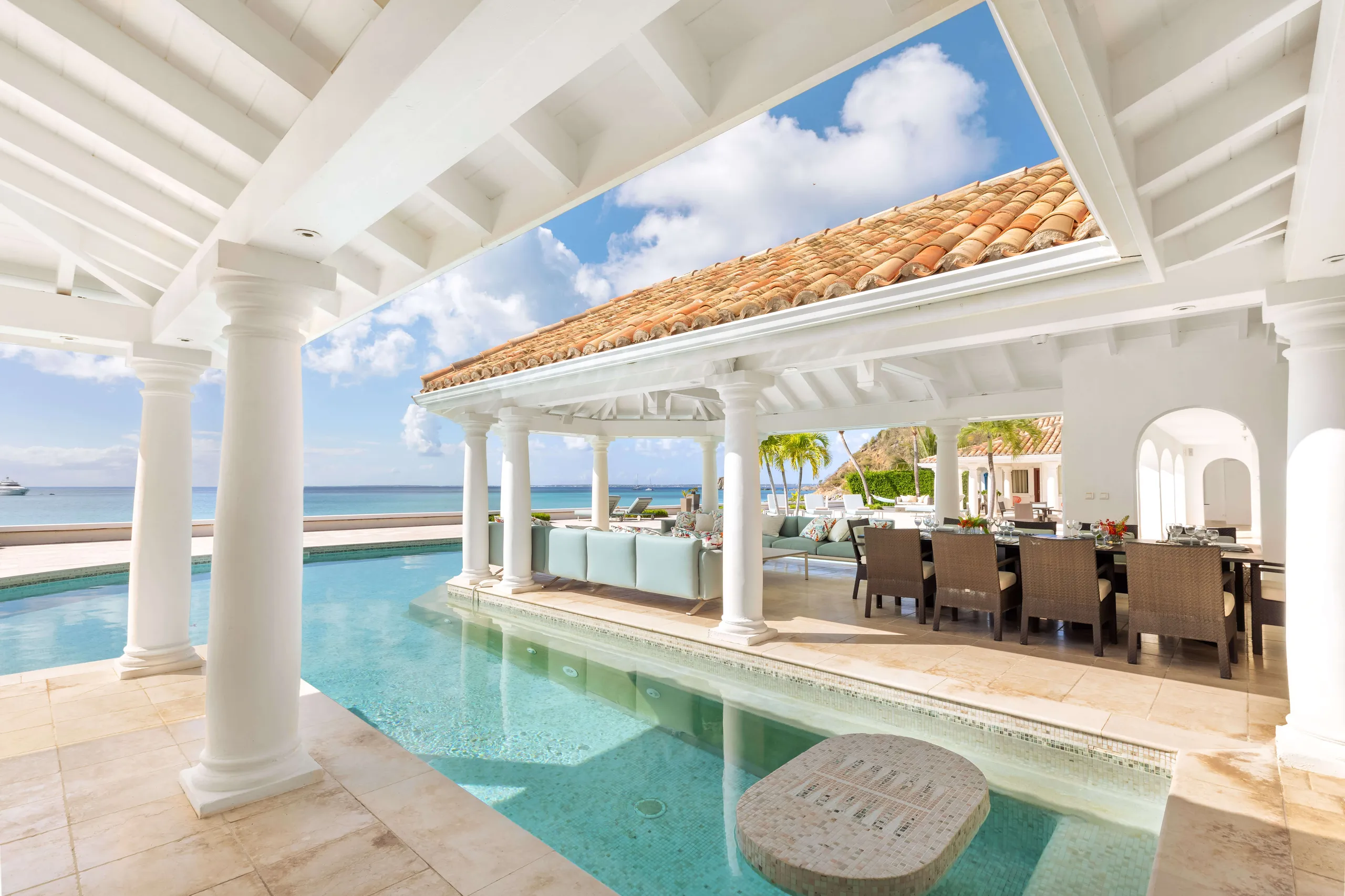 Seafront Luxury Villa in Grand Case with Pool, Jacuzzi & Private Studio — photograph 12