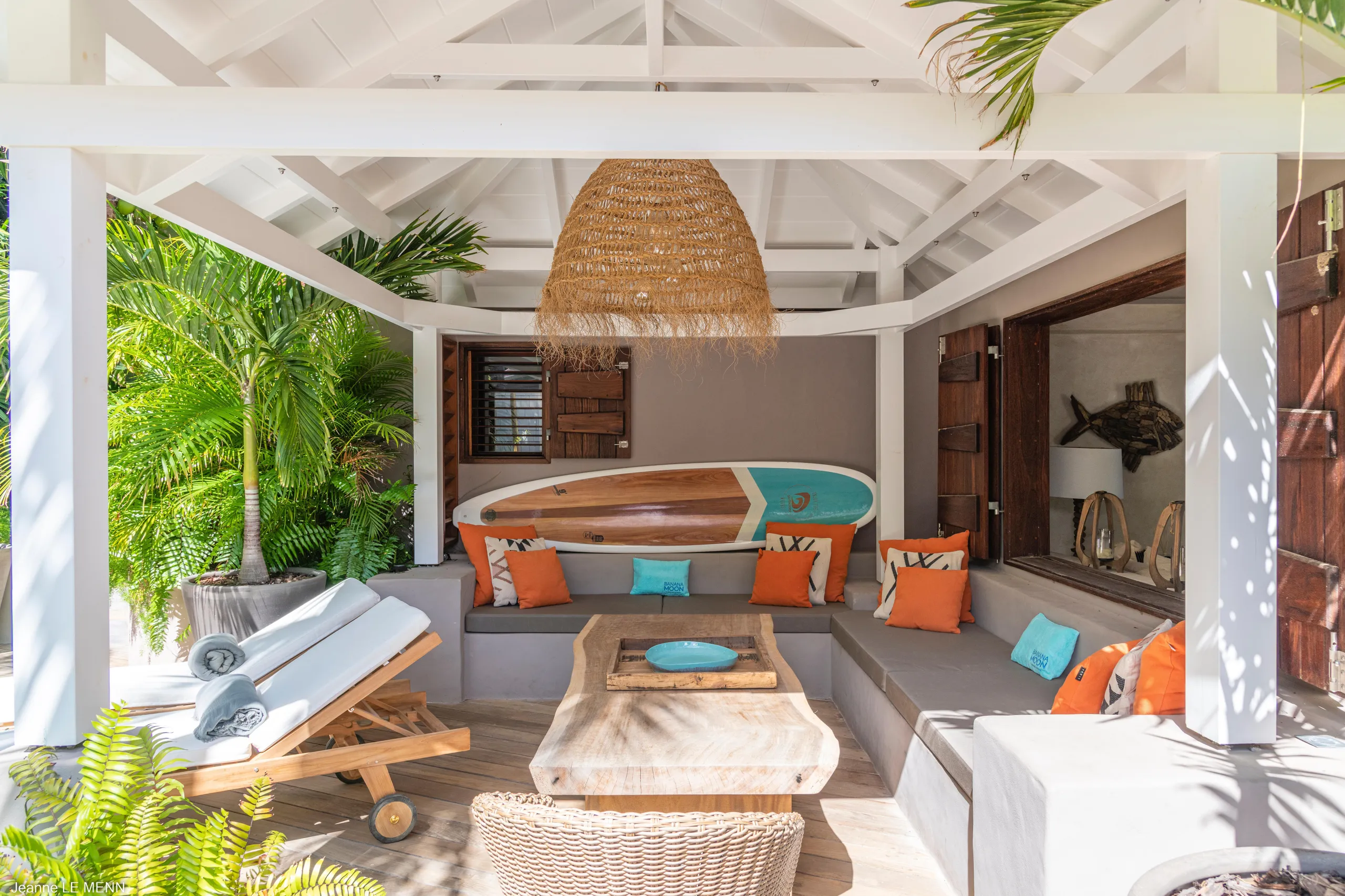 Luxurious Beachside Bungalow with Private Pool and Ocean Views — photograph 5