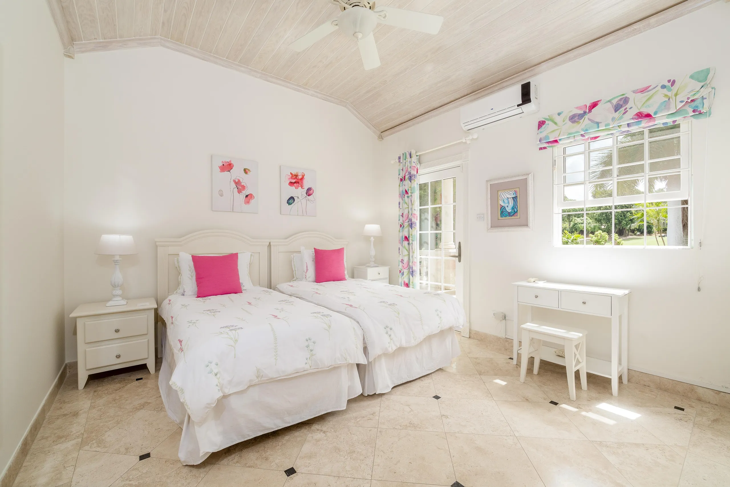 Sandy Lane's Breathtakingly Elegant Villa with Beach Access — photograph 9