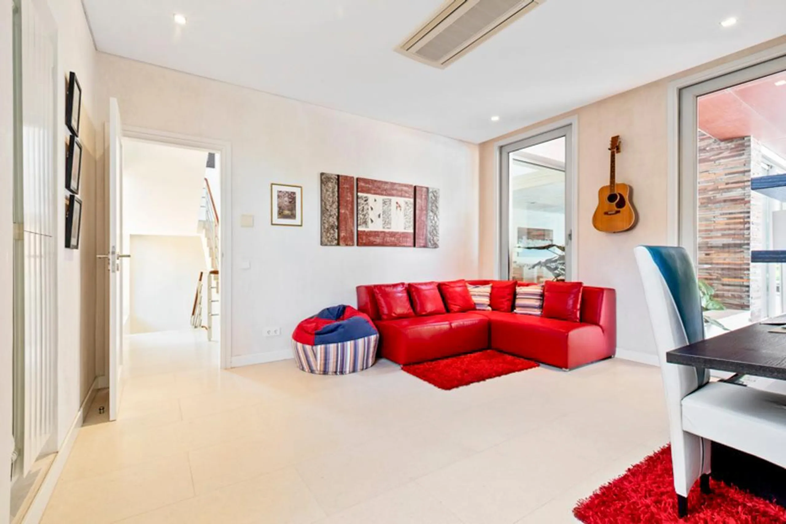 Lavish 5-Bedroom Villa with Private Pool, Golf Course Views and Modern Amenities — photograph 12