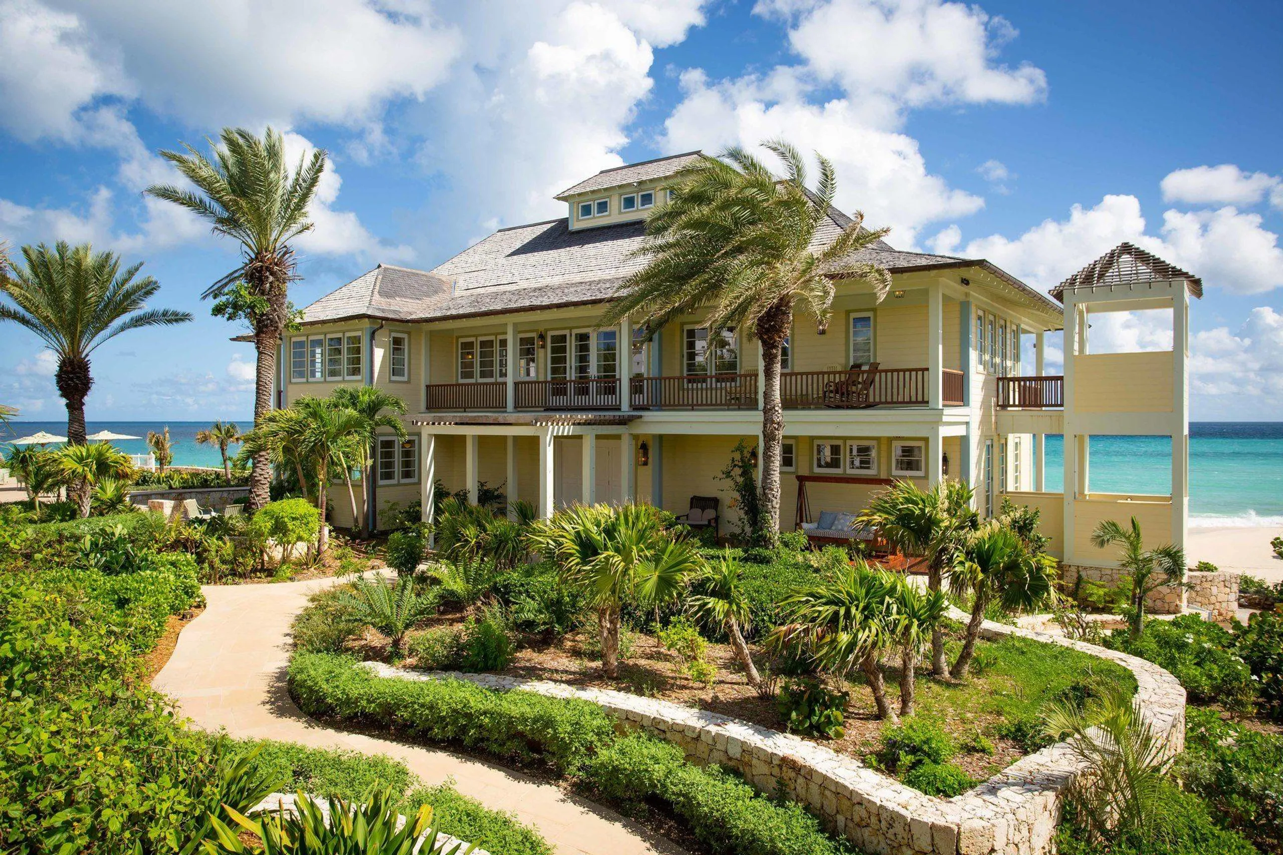 Stunning Beachfront Villa on Long Bay's Golden Sands — photograph 3